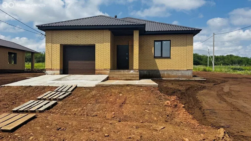 Дом в село Краснохолм, улица России (150 м) - Фото 1