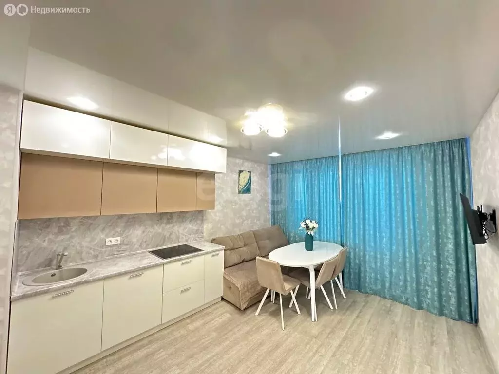 2-комнатная квартира: Тюмень, улица Павла Шарова, 1к1 (67 м) - Фото 1