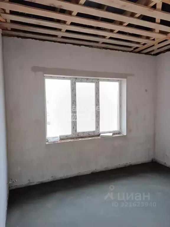 Дом в Курская область, Октябрьский район, Черницынский сельсовет, с. ... - Фото 1