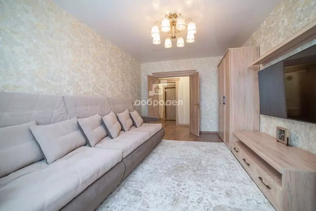 2-к кв. Свердловская область, Екатеринбург ул. Заводская, 92А (69.2 м) - Фото 1