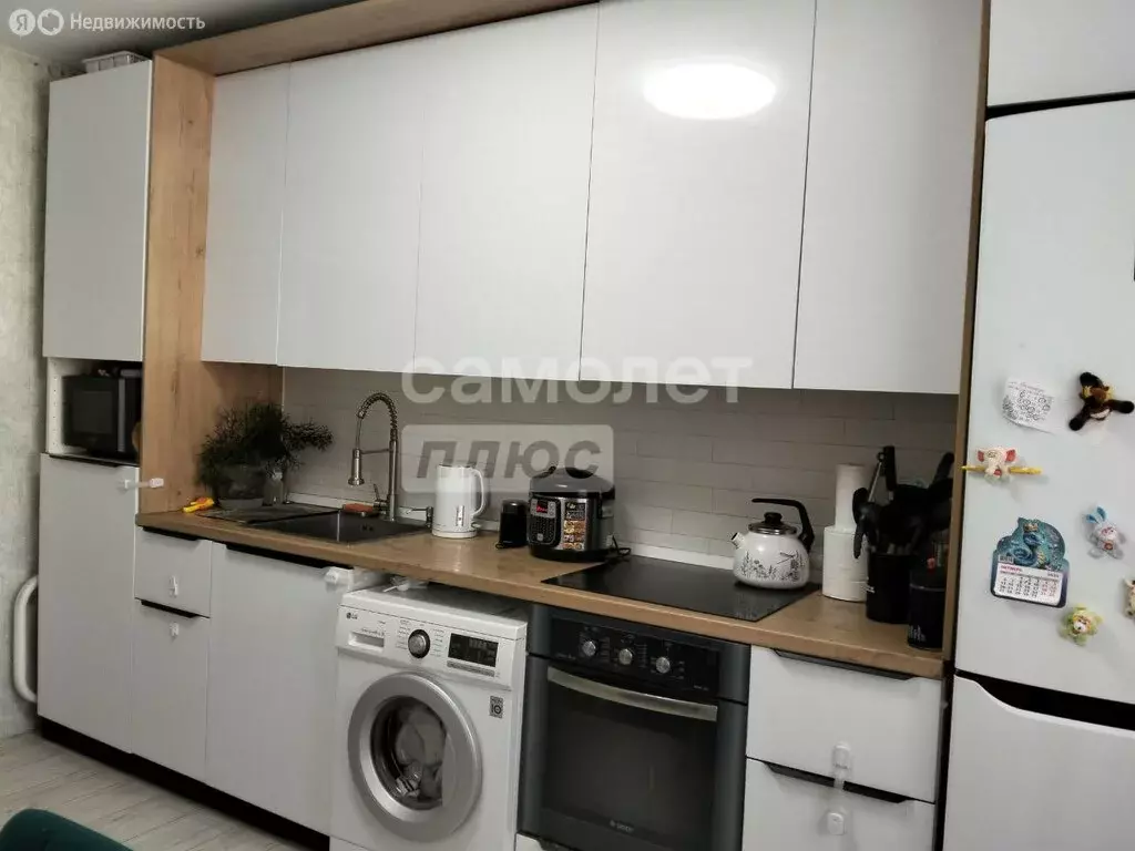 2-комнатная квартира: Омск, улица Леонида Маслова, 2 (57 м) - Фото 0