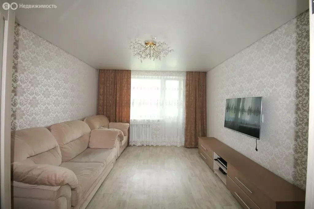 3-комнатная квартира: Туймазы, улица 70 лет Октября, 13А (59.7 м) - Фото 1