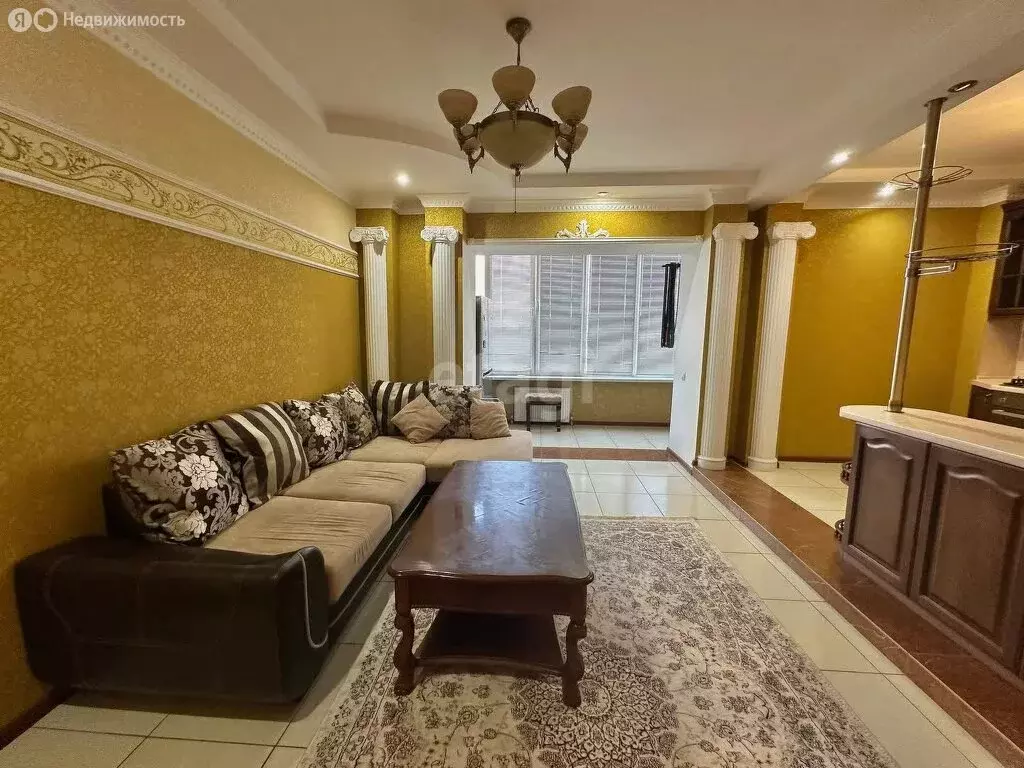 2-комнатная квартира: Яблоновский, улица Лаухина, 2 (69 м) - Фото 1