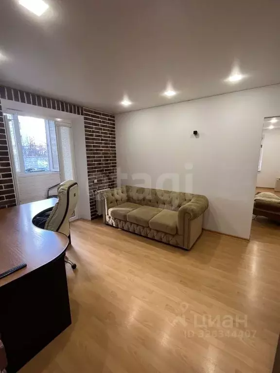 3-к кв. Белгородская область, Белгород ул. Есенина, 54 (70.0 м) - Фото 2