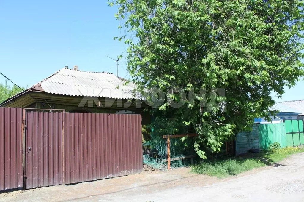 Дом в Новосибирская область, Новосибирск Волховская ул. (50 м) - Фото 0
