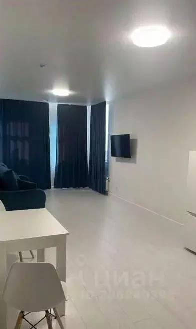 Студия Тюменская область, Тюмень ул. Тимофея Чаркова, 87 (37.4 м) - Фото 1