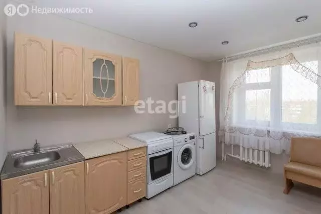 2-комнатная квартира: Тобольск, 7-й микрорайон, 38 (55 м) - Фото 0