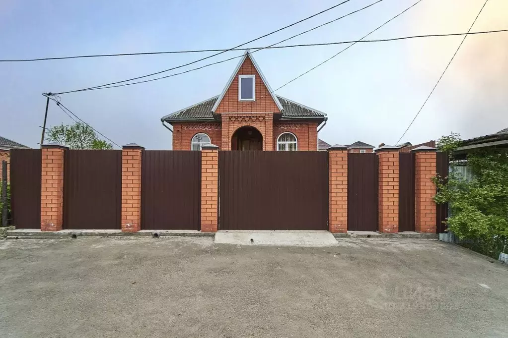 Дом в Адыгея, Тахтамукайский район, Яблоновский пгт ул. Пушкина, 53 ... - Фото 1