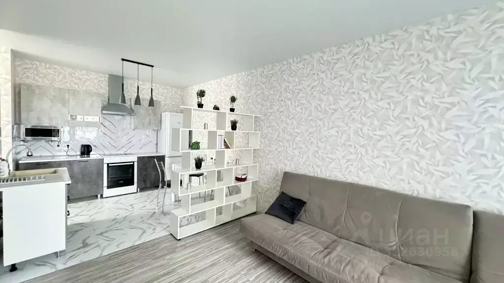 1-к кв. Тюменская область, Тюмень ул. Разведчика Кузнецова, 5 (43.0 м) - Фото 0