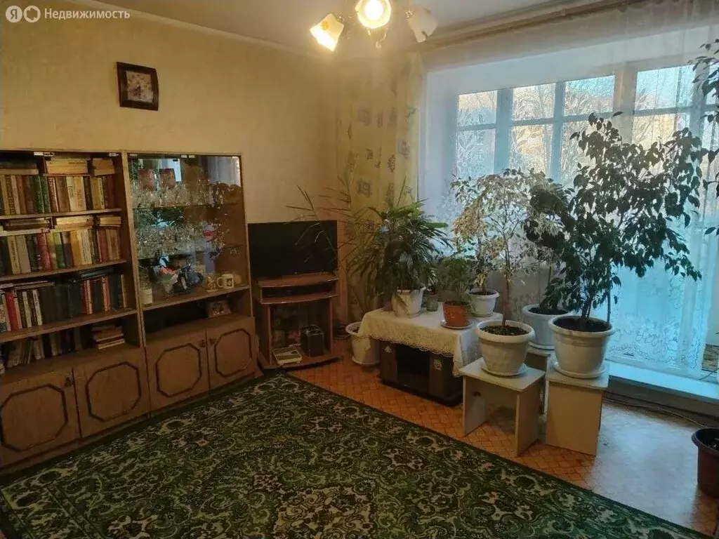4-комнатная квартира: Минусинск, улица Кретова, 1 (79.1 м) - Фото 1