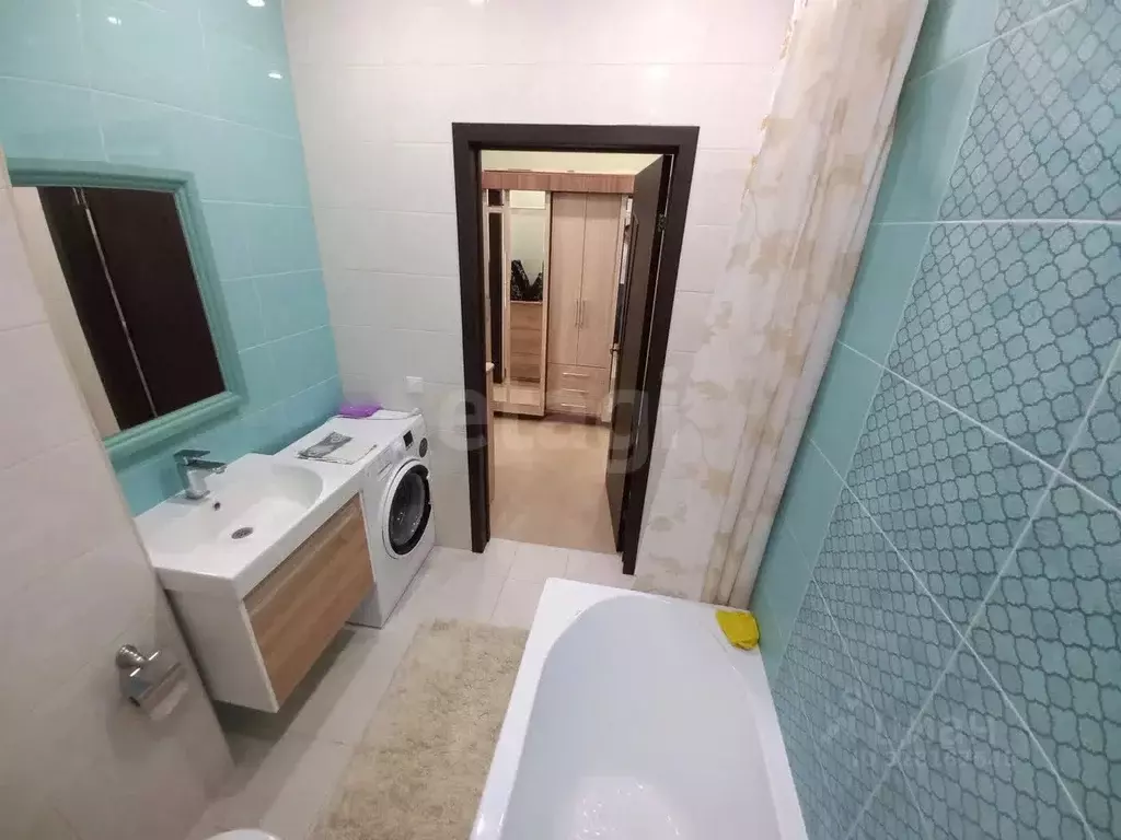 Студия Тюменская область, Тюмень ул. Парада Победы, 13 (29.7 м) - Фото 1