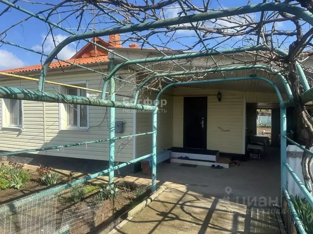 Дом в Крым, Сакский район, Охотниковское с/пос, с. Орлянка ул. Чехова ... - Фото 2