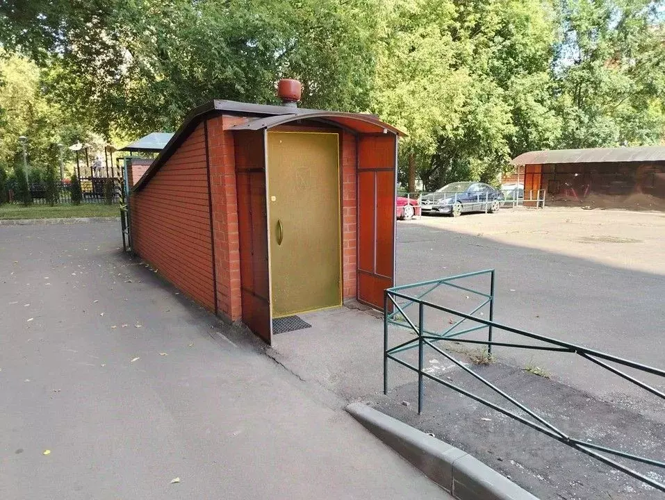 Гараж в Москва ул. Короленко, 5 (13 м) - Фото 2