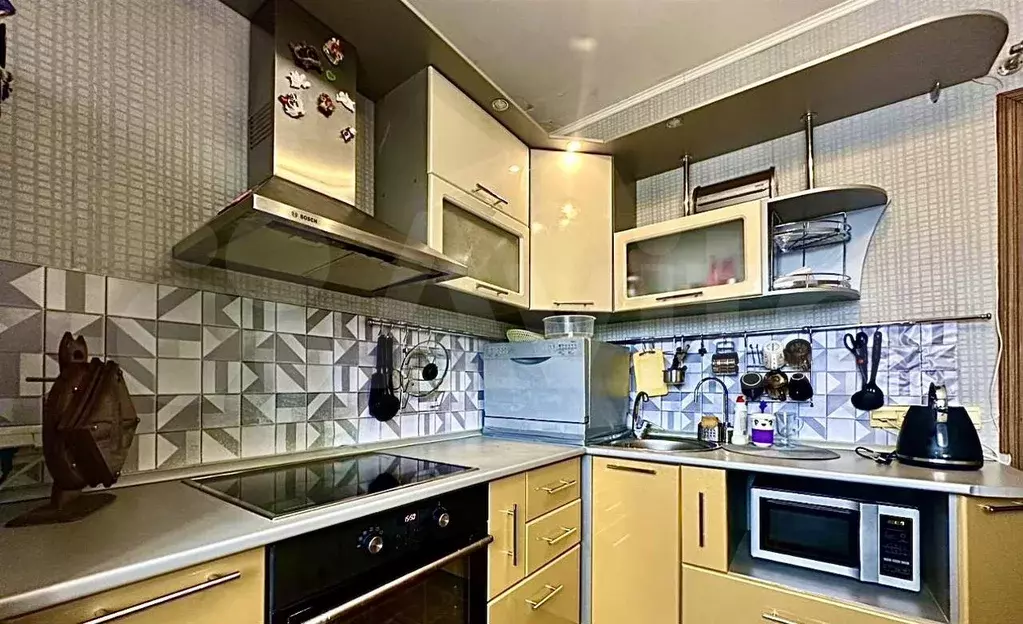 2-к. квартира, 56 м, 8/10 эт. - Фото 0