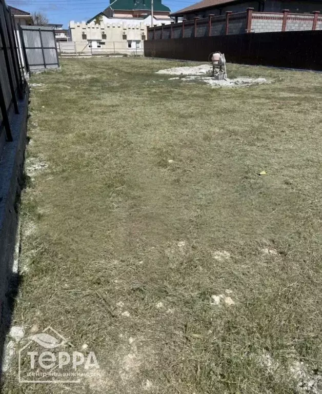 Участок в Крым, Евпатория городской округ, Заозерное пгт ул. ... - Фото 1