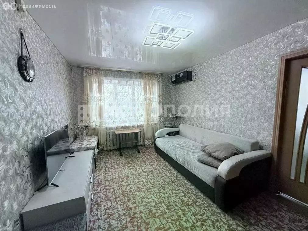 3-комнатная квартира: Белогорск, улица Серышева, 8 (52 м) - Фото 1