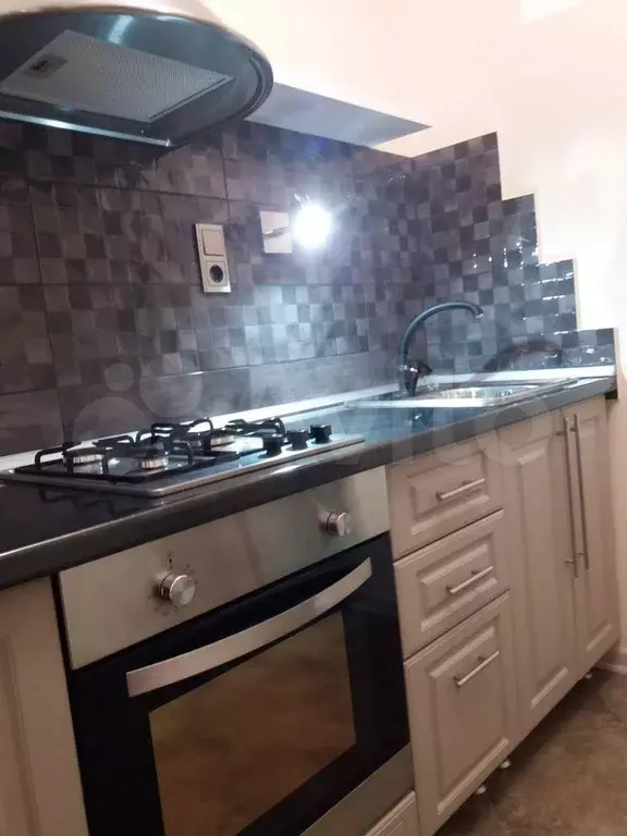 1-к. квартира, 30 м, 5/5 эт. - Фото 0