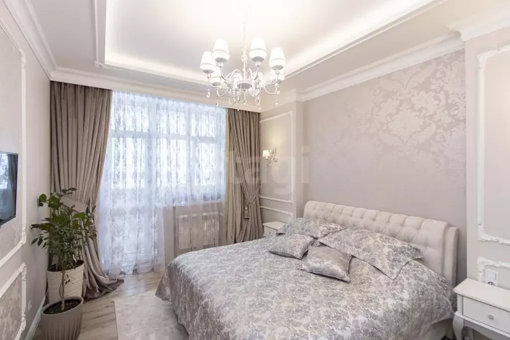 2-к кв. Тюменская область, Тюмень ул. Малыгина, 90 (82.2 м) - Фото 1