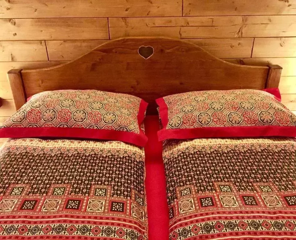 Дом в Карачаево-Черкесия, Зеленчукский район, с. Архыз ул. Банковская ... - Фото 1