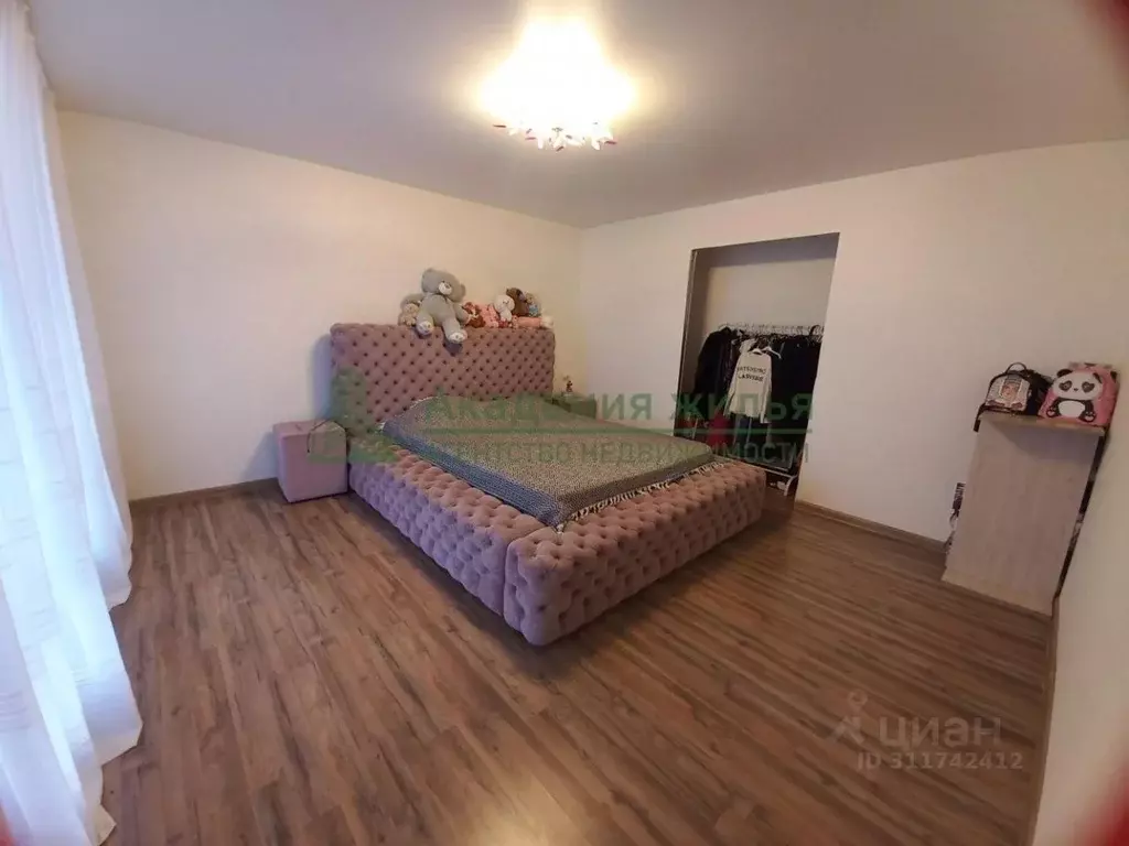 Дом в Саратовская область, Энгельс Интернациональная ул. (233 м) - Фото 1