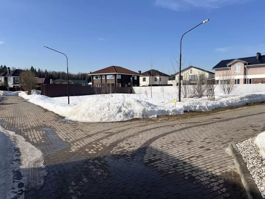 Участок в Московская область, Наро-Фоминский городской округ, д. ... - Фото 1