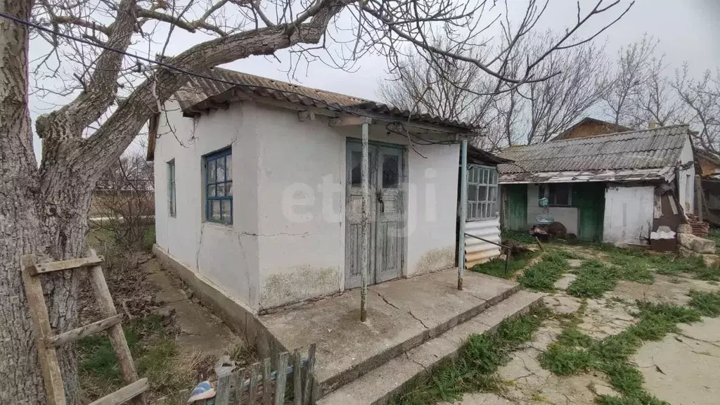 Дом в Крым, Сакский район, Митяевское с/пос, с. Листовое ул. Гагарина ... - Фото 1