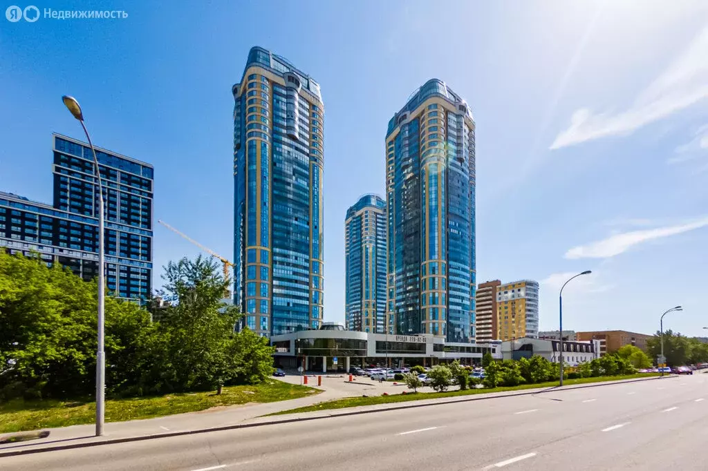 3-комнатная квартира: Екатеринбург, ул. Машинная (122.6 м) - Фото 0