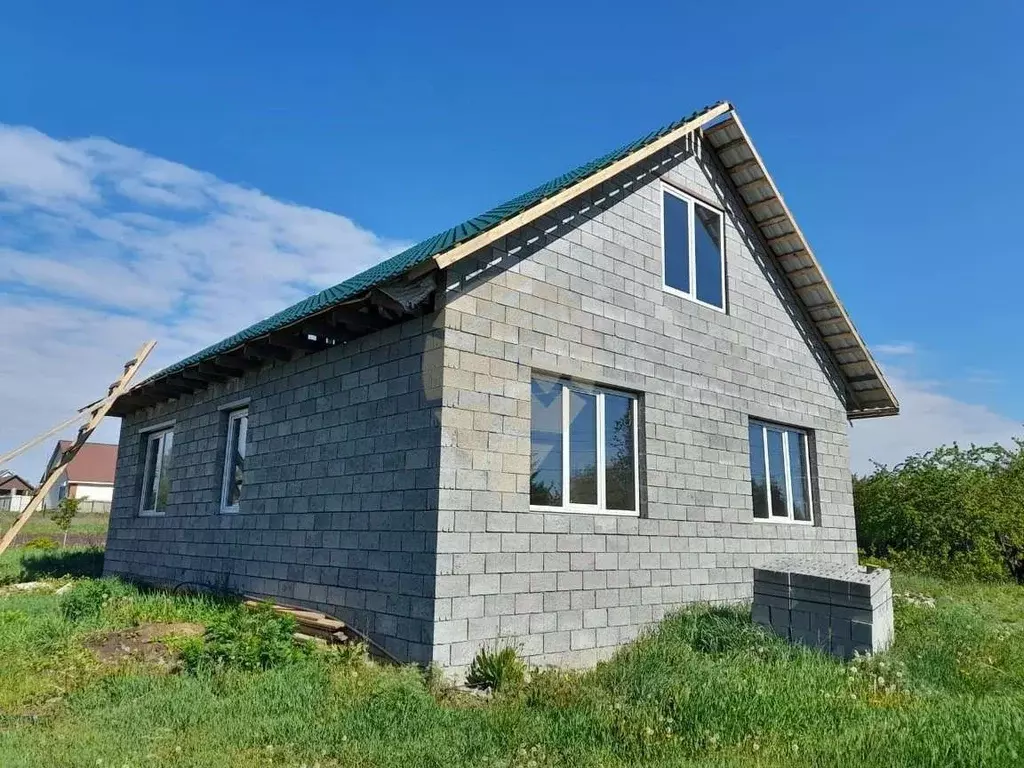 Дом в Белгородская область, Старооскольский городской округ, с. ... - Фото 1