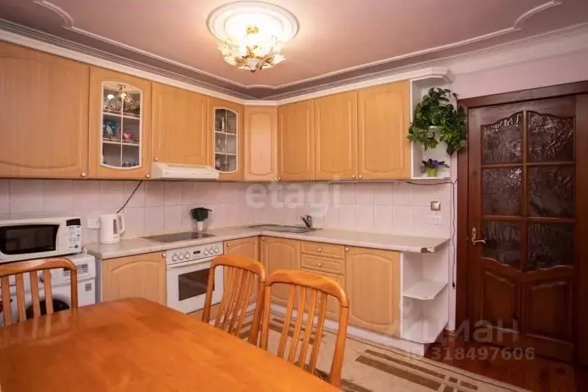 4-к кв. Тюменская область, Тюмень ул. Елизарова, 8 (97.2 м) - Фото 0
