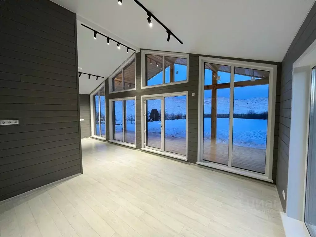 Дом в Красноярский край, Емельяново пгт ул. Саянская, 2 (100 м) - Фото 2