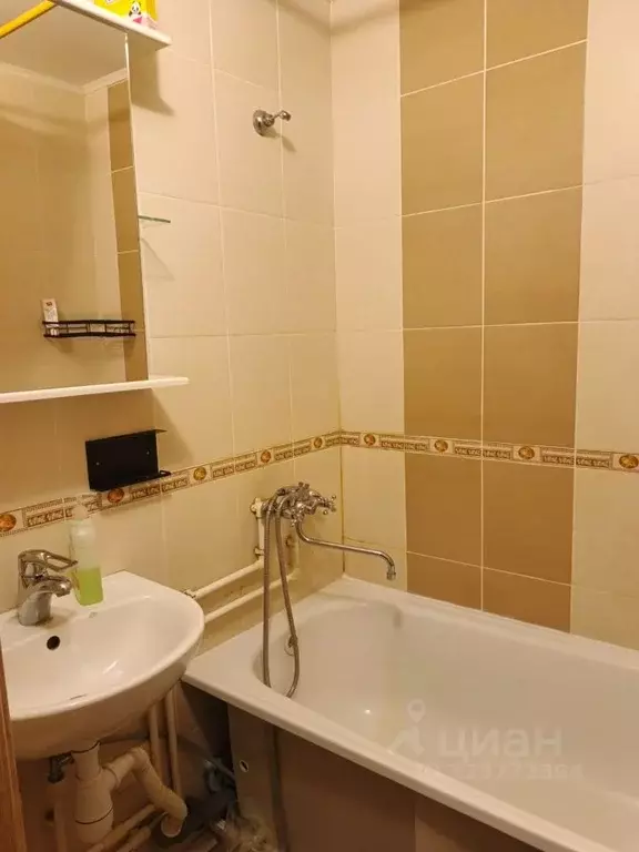 2-к кв. Челябинская область, Челябинск ул. Братьев Кашириных, 119 ... - Фото 2