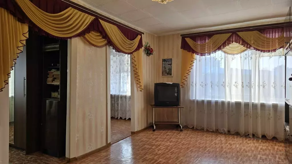 4-к кв. Омская область, Омск Городок Нефтяников мкр, ул. 50 лет ... - Фото 0