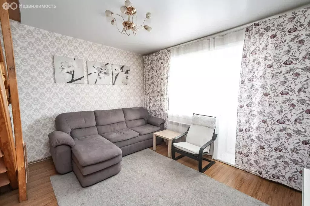 3-комнатная квартира: Бердск, улица Нахимова, 1 (83.2 м) - Фото 0