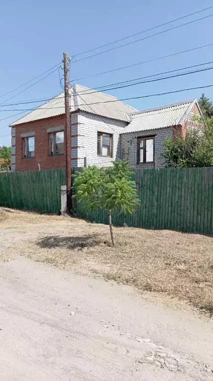 Дом в Волгоградская область, Волгоград Челябинская ул., 49 (100 м) - Фото 1