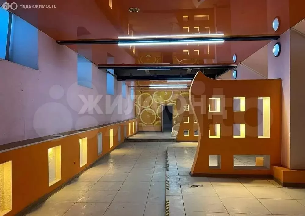 Торговая площадь (360 м) - Фото 0