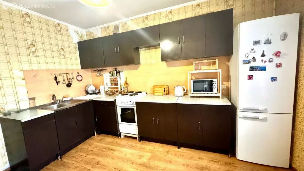 3-комнатная квартира: посёлок городского типа Лесной Городок, улица ... - Фото 1