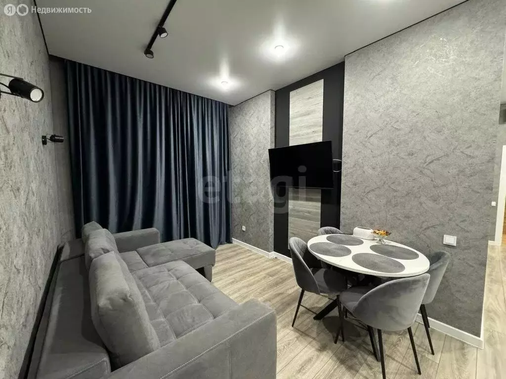 2-комнатная квартира: Тюмень, улица Сергея Свиридова, 7 (60.2 м) - Фото 2