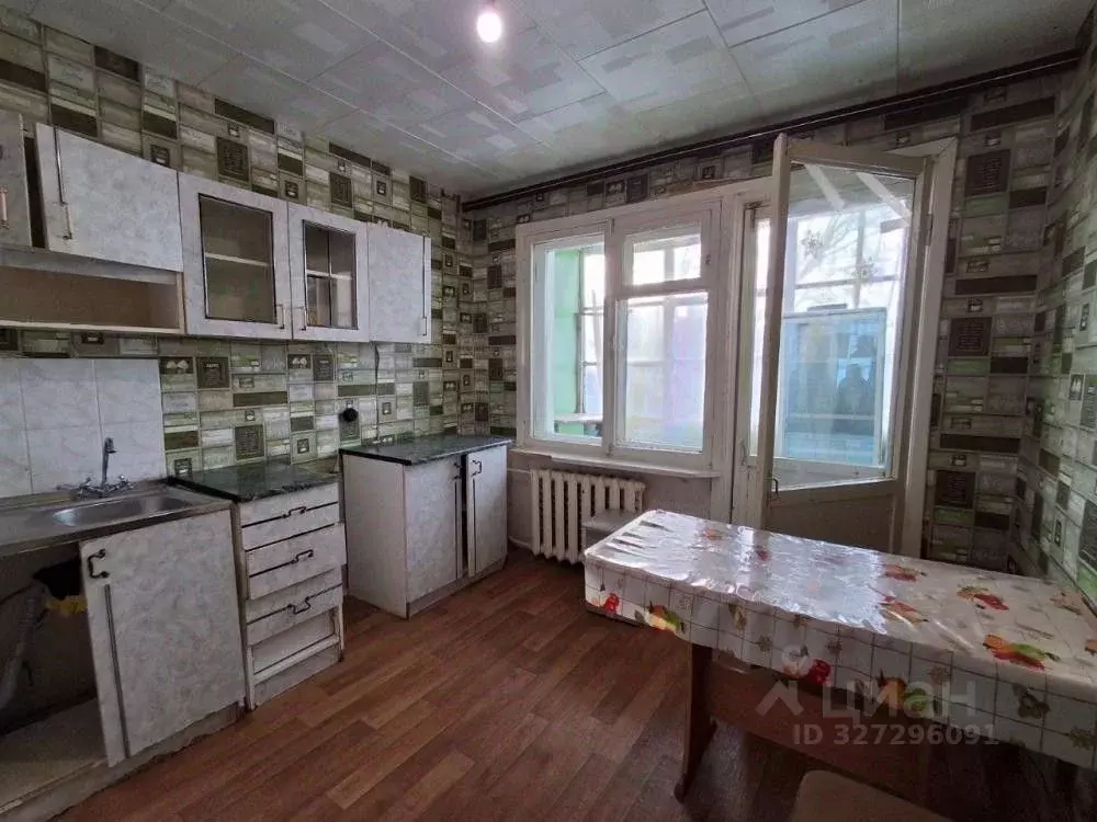 3-к кв. Забайкальский край, Краснокаменск 4-й мкр, 444 (68.0 м) - Фото 1