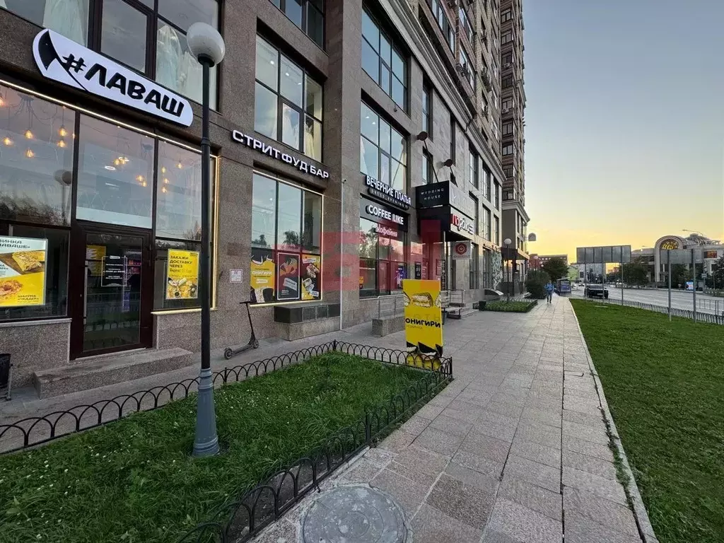 Торговая площадь в Тюменская область, Тюмень ул. Малыгина, 90 (216 м) - Фото 2