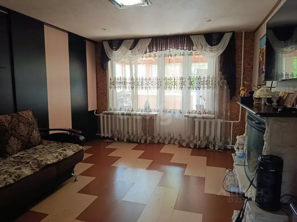 3-к кв. Псковская область, Остров ул. Калинина, 56 (58.4 м) - Фото 2