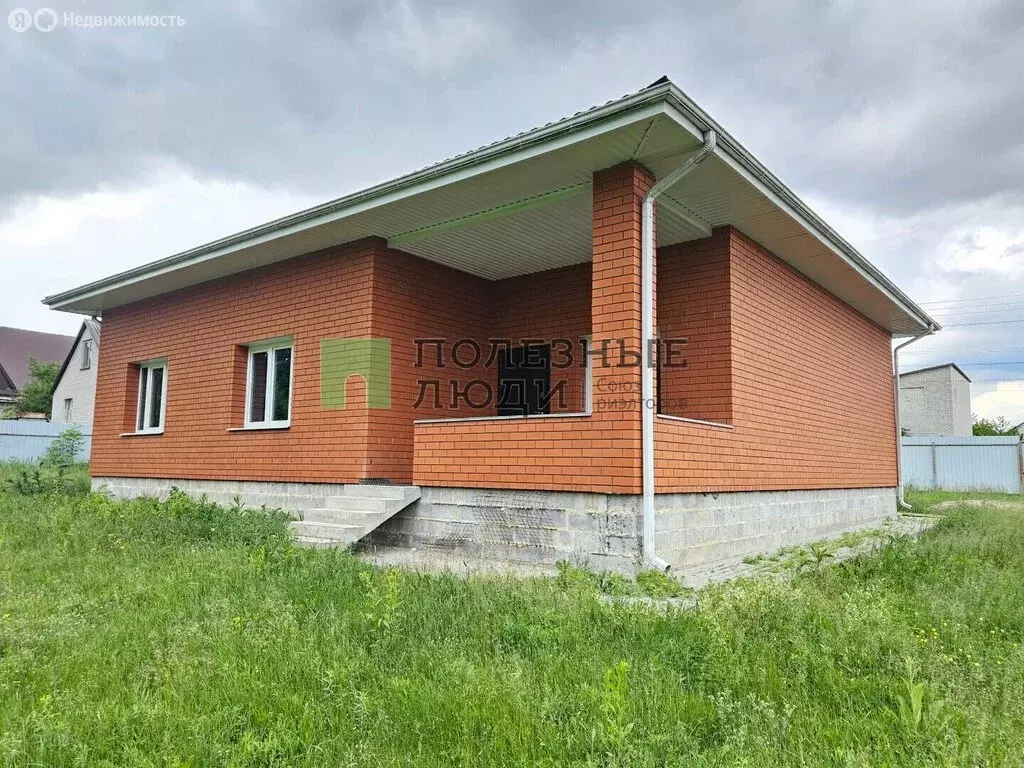 Дом в посёлок Комсомольский, Вишнёвая улица (117 м) - Фото 1