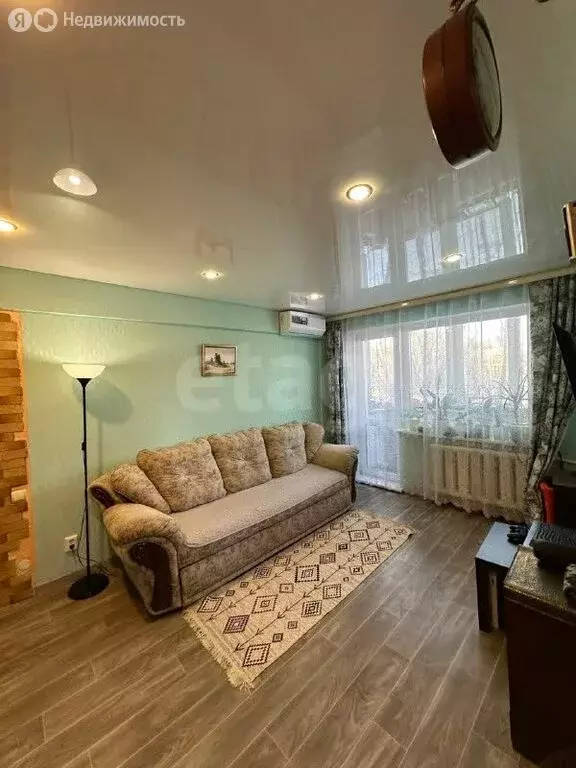 3-комнатная квартира: Омск, улица Седова, 63 (49 м) - Фото 1