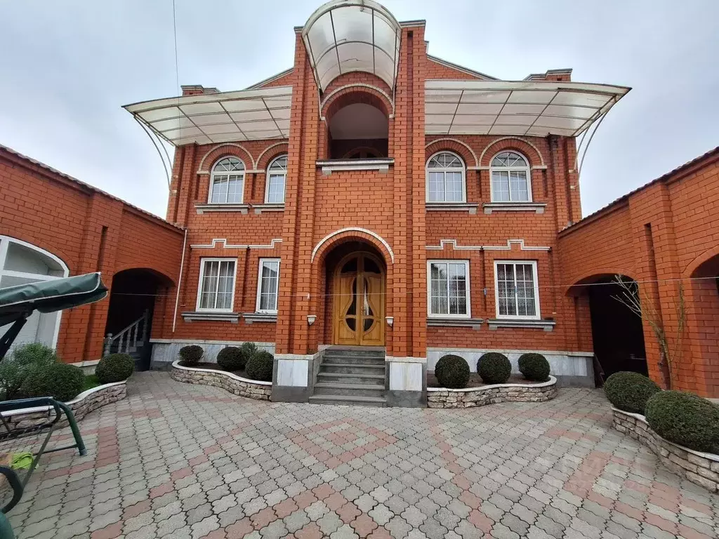 Дом в Северная Осетия, Владикавказ ул. Аксо Колиева, 7 (285 м) - Фото 1