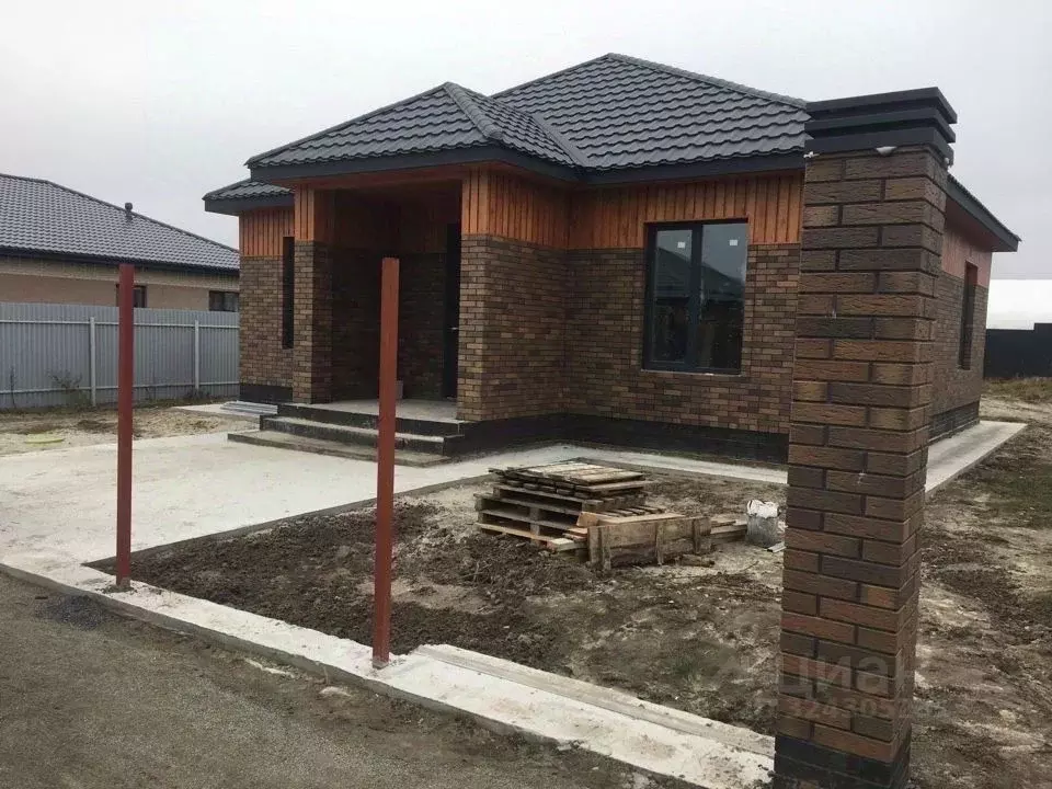 Дом в Курская область, Курский район, Полянский сельсовет, д. ... - Фото 1