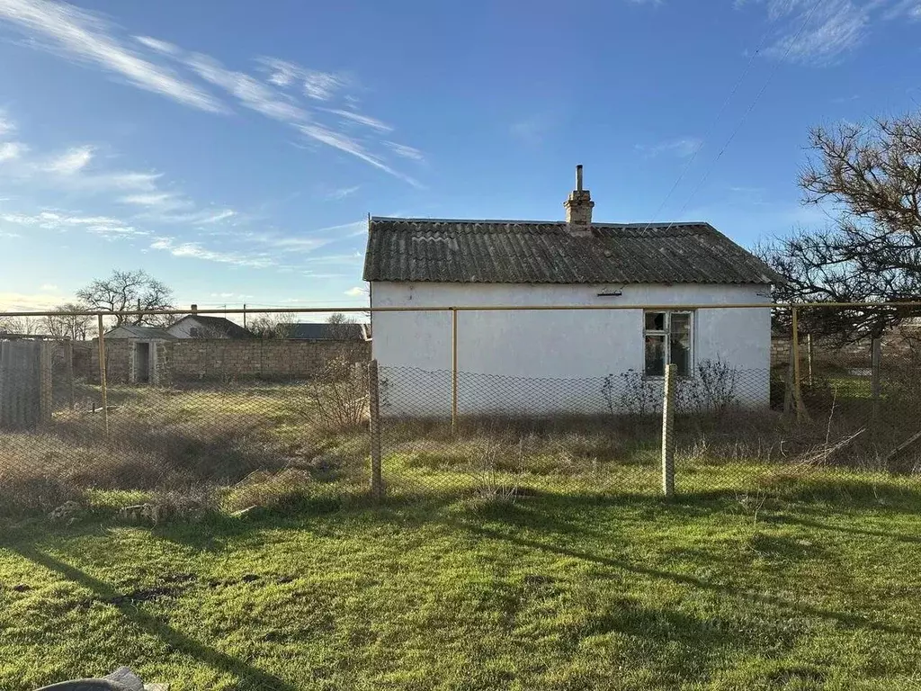 Дом в Крым, Сакский район, Вересаевское с/пос, с. Глинка ул. ... - Фото 1