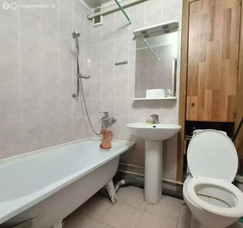 1-комнатная квартира: Каменск-Шахтинский, улица Щаденко, 80А (30 м) - Фото 0