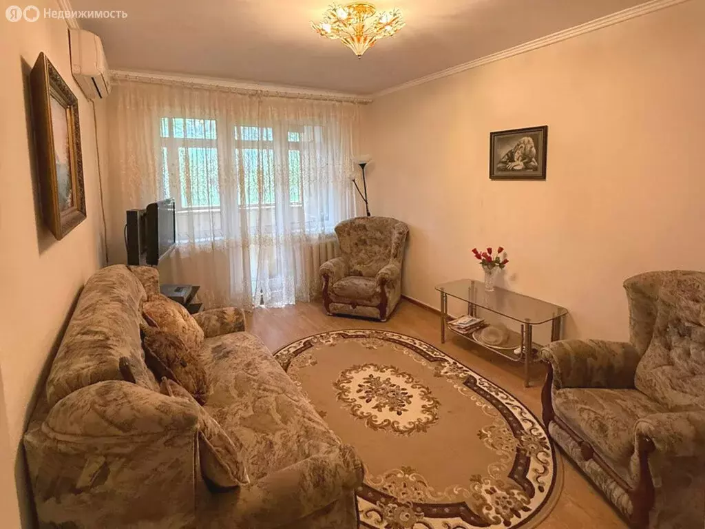 3-комнатная квартира: Алушта, улица 50 лет Октября, 6 (60.4 м) - Фото 0