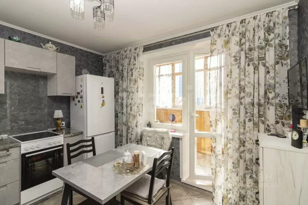 2-к кв. Тюменская область, Тюмень ул. Павла Шарова, 3 (40.9 м) - Фото 2