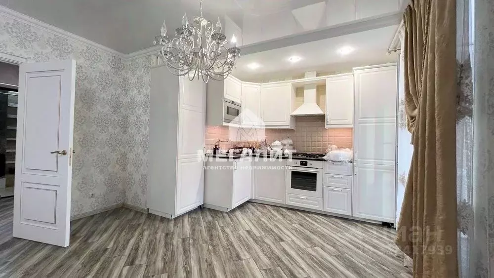 4-к кв. Татарстан, Казань ул. 2-я Старо-Аракчинская, 41Д (113.4 м) - Фото 0