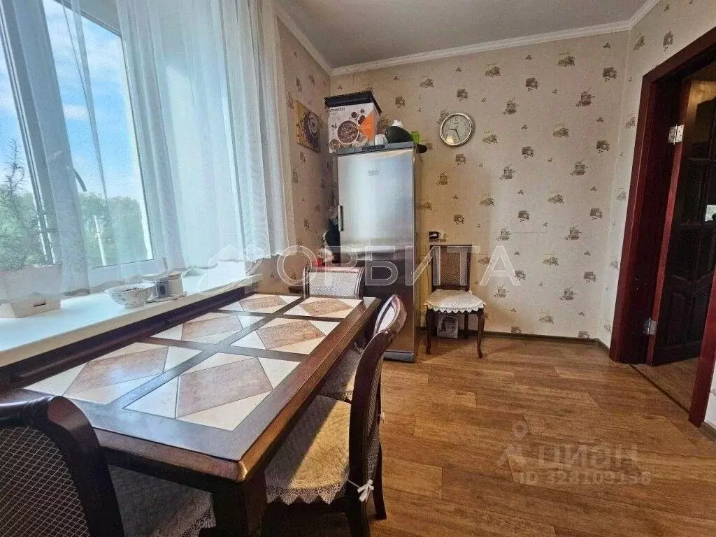 3-к кв. Тюменская область, Тюмень Антипино мкр, ул. Александра ... - Фото 2